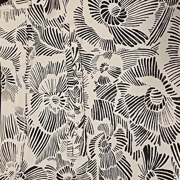 OLD NAVY Pixie Fit Short - Picture 5 of 6